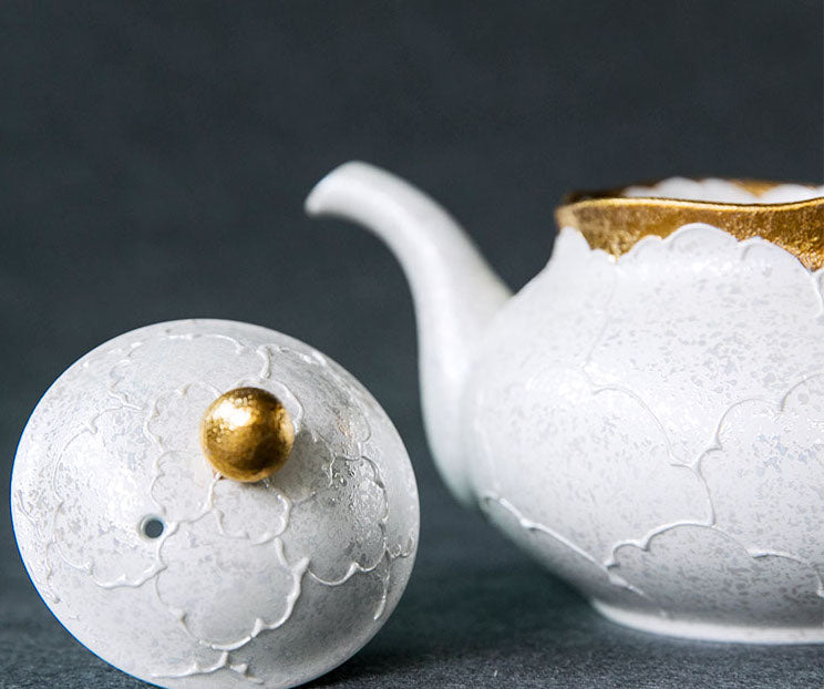 REFINED JAPANESE  ARITA-YAKI TEA POT